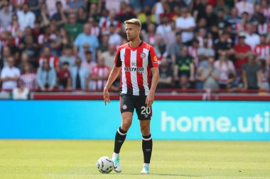 Brentford 'dan Kristoffer Ajer, 18 Ağustos 2024' te İngiltere 'nin Gtech Community Stadyumu' nda oynanan Premier League karşılaşmasında Brentford 'a karşı Crystal Palace maçında görev başında.