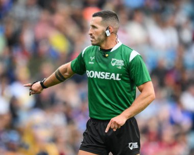 Hakem Jack Smith Magic Weekend maçı sırasında Wigan Warriors, St Helens 'e karşı Elland Road, Leeds, İngiltere, 17 Ağustos 2024