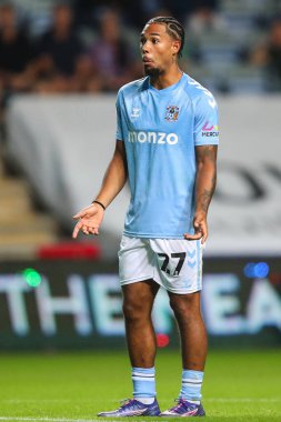 Coventry City 'den Milan van Ewijk, Coventry City' nin Oxford United 'a karşı 16 Ağustos 2024' te Coventry Building Society Arena 'da oynadığı Sky Bet Şampiyonası maçında tepki gösterdi.