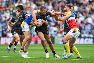 Hull FC 'den Jed Cartwright, Londra Broncos' tan Rob Butler ve Londra Broncos 'tan Will Lovell ile oynadığı Magic Weekend maçında Hull FC, Londra Broncos' a karşı Elland Road, Leeds, İngiltere, 17 Ağustos 2024