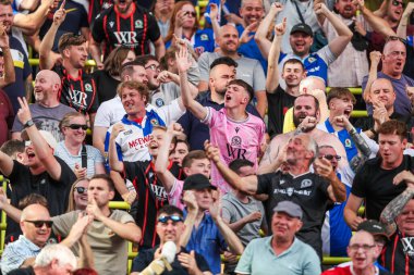 Blackburn Rovers taraftarları, 17 Ağustos 2024 'te İngiltere' nin Carrow Road kentinde oynanan Norwich City-Blackburn Rovers maçında takımın ikinci golünü kutluyor.