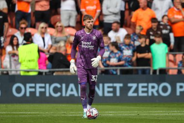 Blackpool takımından Daniel Grimshaw 17 Ağustos 2024 'te Bloomfield Road, Blackpool' da oynanan Blackpool-Stockport maçında