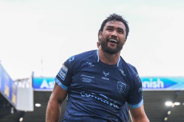 Hull KR 'dan Peta Hiku, 18 Ağustos 2024' te Elland Road, Leeds, İngiltere 'de oynanan Magic Weekend maçında şansını kutluyor.