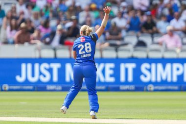 Londra Spirit 'ten Danielle Gibson, 18 Ağustos 2024' te Londra Lords, Londra 'da oynanan Galli Ateşli Kadınlar vs London Spirit Women maçında tepki gösterdi.