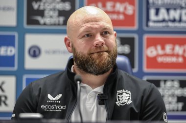 Simon Grix, Hull FC 'nin bakıcı koçu, Magic Weekend maçında Hull FC' nin Londra Broncos 'a karşı oynadığı Elland Road, Leeds, İngiltere' de 17 Ağustos 2024 tarihli maç sonrası basın toplantısında konuştu.