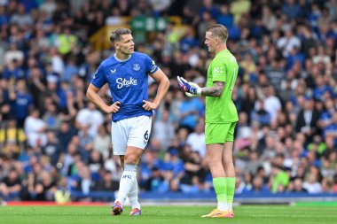 Everton 'dan Jordan Pickford, Everton' dan James Tarkowski ile 17 Ağustos 2024 'te Goodison Park, Liverpool' da oynanan Premier League maçında Everton, Brighton ve Hove Albion maçında konuştu.