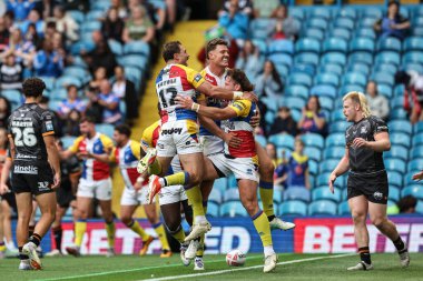 Londra Broncos takımından Jack Campagnolo, Magic Weekend maçında Hull FC 'nin Londra Broncos' a karşı 17 Ağustos 2024 'te Elland Road, Leeds' de yaptığı maçı kutluyor.