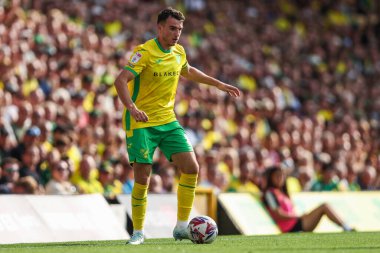 Norwich City 'den Liam Gibbs, 17 Ağustos 2024' te Norwich City 'nin Carrow Road, Norwich' te Blackburn Rovers 'a karşı oynadığı Sky Bet Şampiyonası maçında topla koşuyor.