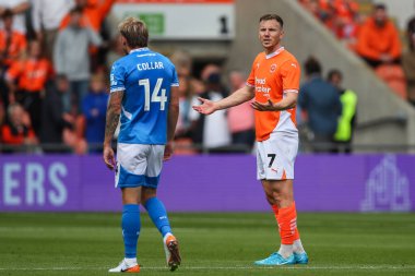 Blackpool 'dan Lee Evans, 17 Ağustos 2024' te Bloomfield Road, Blackpool, İngiltere 'de oynanan Sky Bet 1 karşılaşmasında topu atan Will Collar' a tepki gösterdi.