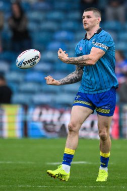 Warrington Wolves 'dan John Bateman Magic Weekend maçı öncesinde ısınma turunda Warrington Wolves, Leeds Rhinos' a karşı Elland Road, Leeds, İngiltere, 17 Ağustos 2024