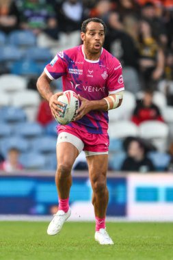 Huddersfield Giants 'dan Leroy Cudjoe, 18 Ağustos 2024' te Elland Road 'da Huddersfield Giants Castleford Tigers' a karşı oynadığı Magic Weekend maçında ilk hamlesini yaptı.