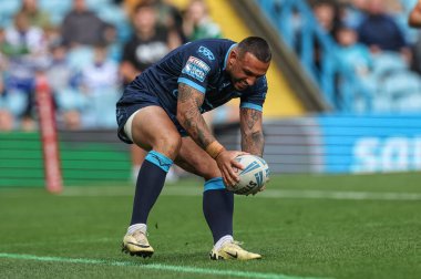 Hull KR 'dan Elliot Minchella Magic Weekend maçında tek başına 30 yarda koşmak için yarışıyor. Catalans Dragons, Hull KR' a karşı Elland Road, Leeds, İngiltere, 18 Ağustos 2024