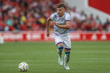 Bournemouth takımından Milos Kerkez, 17 Ağustos 2024 'te Nottingham Forest' a karşı Bournemouth City Ground, Nottingham, İngiltere 'de oynanan Premier League maçında topu aldı.