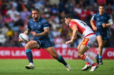 Hull KR 'dan Elliot Minchella Magic Weekend maçında tek başına 30 yarda koşmak için yarışıyor. Catalans Dragons, Hull KR' a karşı Elland Road, Leeds, İngiltere, 18 Ağustos 2024
