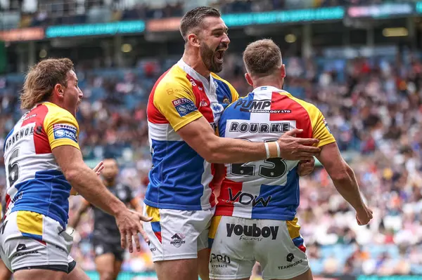 Londra Broncos takımından Josh Rourke, 17 Ağustos 2024 'te Elland Road, Leeds, İngiltere' de oynanan Magic Weekend maçında Hull FC ve London Broncos maçını kutluyor.