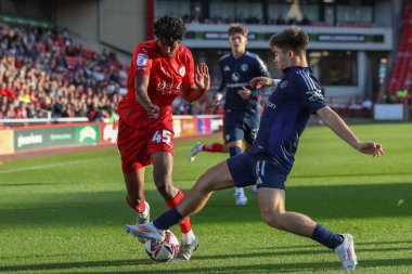 Barnsley 'li Vimal Yoganathan, 20 Ağustos 2024' te Oakwell, Barnsley, Birleşik Krallık 'ta oynanan Bristol Street Motors Kupası karşılaşmasında Manchester United' dan Harvey Amass tarafından yenildi.