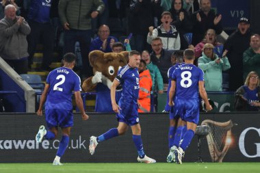 Leicester City 'den Jamie Vardy, 19 Ağustos 2024' te King Power Stadyumu 'nda Leicester City Tottenham Hotspur' a karşı oynanan Premier League maçında 1-1 kazanma hedefini kutluyor.