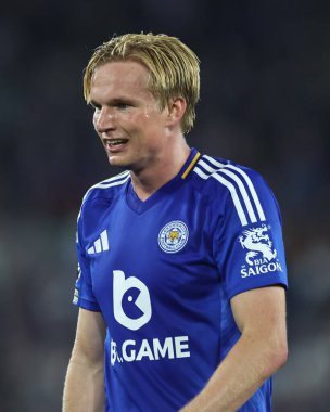 Leicester City 'den Victor Kristiansen Premier Lig maçı sırasında Leicester City, King Power Stadyumu' nda Tottenham Hotspur 'a karşı, 19 Ağustos 2024