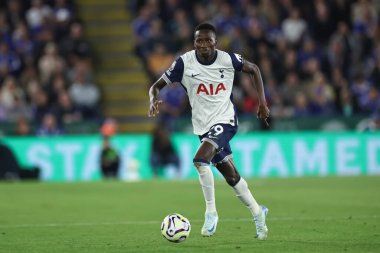 Tottenham Hotspur 'dan Pape Matar Sarr Premier Lig maçı sırasında King Power Stadyumu' nda Leicester City Tottenham Hotspur 'a karşı, 19 Ağustos 2024' te maç yapıyor.