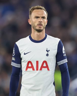 Tottenham Hotspur 'dan James Maddison Premier Lig maçı sırasında Leicester City, King Power Stadyumu' nda Tottenham Hotspur 'a karşı, 19 Ağustos 2024