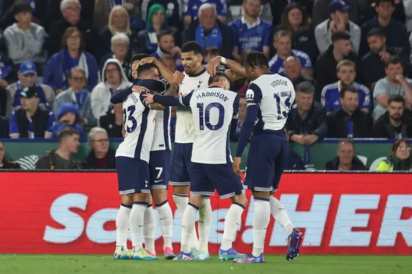 Tottenham Hotspur 'dan Pedro Porro Premier League maçında Tottenham' a karşı Tottenham maçında King Power Stadyumu, Leicester, Birleşik Krallık 'ta 19 Ağustos 2024' te oynanan maçta 0-1 'lik skorla gol attı.