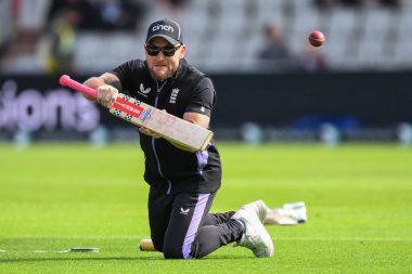 Brendon McCullum İngiltere teknik direktörü 20 Ağustos 2024 'te Old Trafford, Manchester, İngiltere' de oynanan İngiltere Erkekler 1. Rothesay Test Maçı öncesinde ısınma turunda