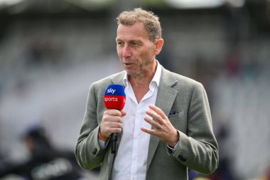 Michael Atherton, İngiltere Erkekler vs Sri Lanka 1. Rothesay Deneme Maçı öncesinde Old Trafford, Manchester, İngiltere, 20 Ağustos 2024