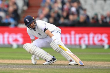 İngiltere 'den Joe Root, 22 Ağustos 2024' te Old Trafford, Manchester 'da düzenlenen 1. Rothesay 1. Rothesay Test Maçı' nda kırışıklık noktasına ulaştı.