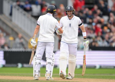 İngiltere 'den Jamie Smith, 22 Ağustos 2024' te Old Trafford, Manchester, Birleşik Krallık 'ta 1. Rothesay Test Maçı 2.