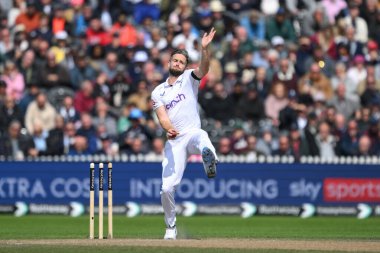 İngiltere 'den Chris Woakes, 23 Ağustos 2024' te Old Trafford, Manchester, İngiltere 'de düzenlenen 1. Rothesay Deneme Maçı' nda Sri Lanka 'ya karşı oynamıştır.