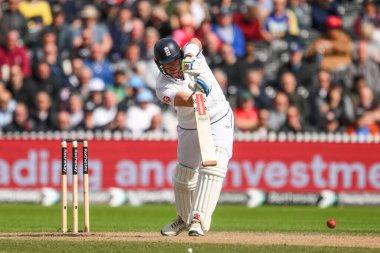 İngiltere 'den Jamie Smith, 23 Ağustos 2024' te Old Trafford, Manchester, İngiltere 'de düzenlenen 1. Rothesay Test Maçı' nda 4 puan aldı.
