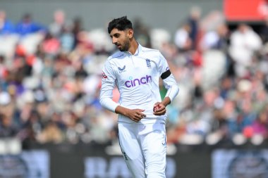 İngiltere 'den Shoaib Bashir, 23 Ağustos 2024' te Old Trafford, Manchester, Birleşik Krallık 'ta düzenlenen 1. Rothesay Deneme Maçı sırasında bovling oynamaya hazırlanıyor.