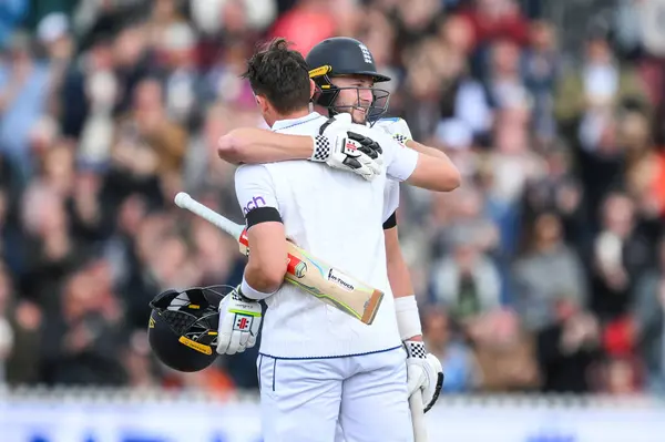 stock image Jamie Smith of England celebrates his first test century (100 runs) with Gus Atkinson of England during the England Men v Sri Lanka 1st Rothesay Test Match Day 3 at Old Trafford, Manchester, United Kingdom, 23rd August 2024