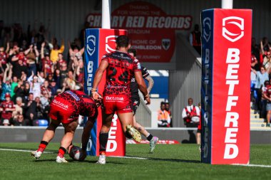 Leigh Leopar takımından Kai Odonnell, 25 Ağustos 2024 'te Plough Lane, Wimbledon' da oynanan Betfred Süper Lig 23. Maçı 'nda 12-18 öne geçmeye çalışıyor.