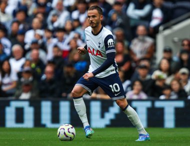 Tottenham Hotspur 'dan James Maddison Premier Lig karşılaşmasında Tottenham Hotspur Everton' a karşı Tottenham Hotspur Stadyumu, Londra, 24 Ağustos 2024