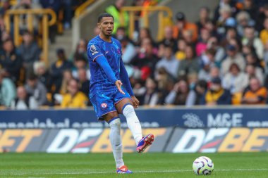 Chelsea 'den Levi Colwill Premier Lig maçında pas veriyor Wolverhampton Wanderers Chelsea' ye karşı Molineux, Wolverhampton, Birleşik Krallık, 25 Ağustos 2024