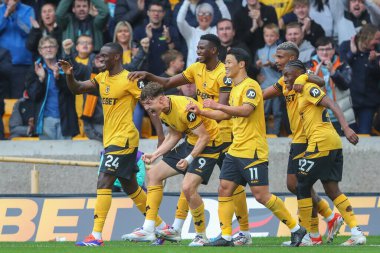 Wolverhampton Wanderers takımından Jrgen Strand Larsen, 25 Ağustos 2024 'te İngiltere' nin Molineux kentinde oynanan Premier League maçında Wolverhampton Wanderers Chelsea 'ye karşı 2-2' lik galibiyet golünü kutluyor.