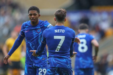 Chelsea 'den Pedro Neto' nun gömleği, 7 numaralı takım arkadaşı Raheem Sterling 'in Premier Lig karşılaşmasında Neto' nun gelişinden önceki takım numarası Wolverhampton Wanderers Chelsea 'ye karşı Molineux, Wolverhampton, İngiltere, 25 Ağustos 2024