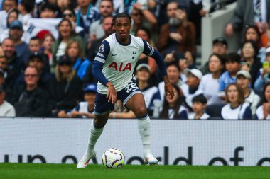 Tottenham Hotspur takımından Wilson Odobert, Premier League maçında Tottenham Hotspur 'a karşı Everton maçında topla koşuyor. Tottenham Hotspur Stadyumu, Londra, 24 Ağustos 2024