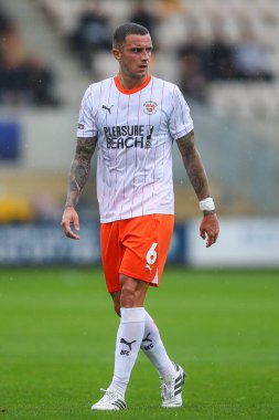Blackpool takımından Oliver Norburn 24 Ağustos 2024 'te Cambridge, Cambridge' deki Abbey Stadyumu 'nda oynanan Cambridge United-Blackpool maçında