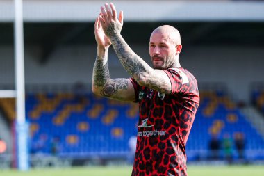 Leigh Leoparları 'ndan Zak Hardaker, 25 Ağustos 2024' te Plough Lane, Wimbledon, Birleşik Krallık 'ta oynanan Betfred Süper Lig 23. Raundunun ardından taraftarları kabul ediyor.