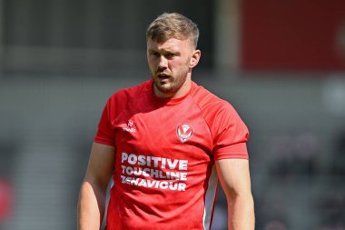 St. Helens 'den Matty Lees, 24 Ağustos 2024' te St Helens vs Hull KR 'a karşı oynanan Betfred Süper Lig karşılaşması öncesinde ısınıyor.