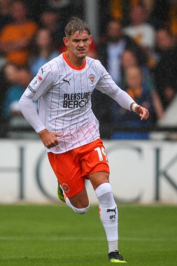 Blackpool takımından Dom Ballard 24 Ağustos 2024 'te Cambridge, Cambridge' deki Abbey Stadyumu 'nda oynanan Cambridge United-Blackpool maçında