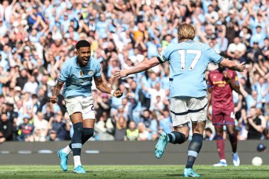 Manchester City 'den Kevin De Bruyne 24 Ağustos 2024' te Etihad Stadyumu 'nda oynanan Premier League maçında 2-1' lik galibiyetini kutluyor.