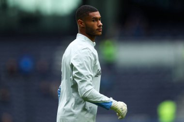 Tottenham Hotspur 'dan Brandon Austin, Tottenham Hotspur' a karşı Everton Premier Lig karşılaşması öncesinde ısınıyor. Tottenham Hotspur Stadyumu, Londra, 24 Ağustos 2024