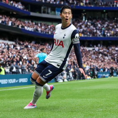 Tottenham Hotspur 'un oğlu Heung-min, Premier League maçında Tottenham Hotspur' un Everton 'a karşı oynadığı Tottenham Hotspur Stadyumu' nda 24 Ağustos 2024 'te attığı ikinci golü kutluyor.