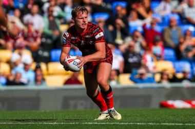 Leoparlar 'dan Brad Dwyer, Betfred Süper Lig 23. Raundda Plough Lane, Wimbledon, Birleşik Krallık' ta Londra Broncos - Leopards maçında pas veriyor.