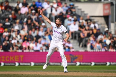 İngiltere 'den Chris Woakes, 24 Ağustos 2024' te Old Trafford, Manchester, Birleşik Krallık 'ta düzenlenen 1. Rothesay Test Maçı' nda Prabath Jayasuriya 'nın Sri Lanka LBW' ye karşı oynadığı maçı kutluyor.