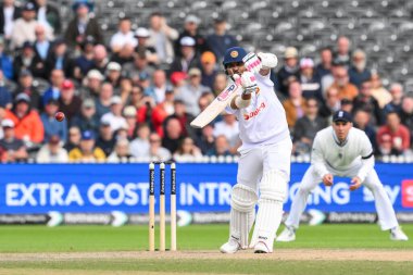 Sri Lanka 'dan Dinesh Chandimal, İngiltere Erkekler - Sri Lanka 1. Rothesay Deneme Maçı 4. Gün Old Trafford, Manchester, Birleşik Krallık, 24 Ağustos 2024' te tekli olarak topu sürüyor.