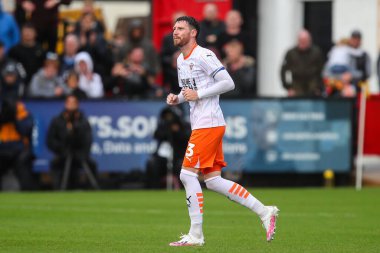 Blackpool takımından James Husband 24 Ağustos 2024 'te Cambridge, Cambridge' deki Abbey Stadyumu 'nda oynanan Cambridge United-Blackpool maçında